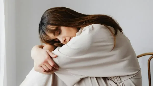 كيف تصبحين صديقة لنفسك؟ دليل لتعزيز الثقة والتقبل الذاتي