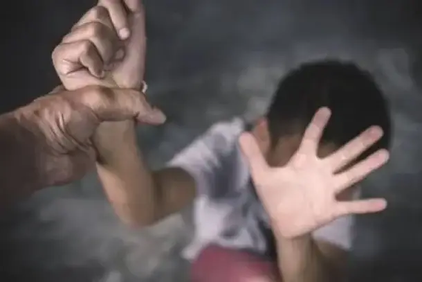 أثر العنف الأسري على الطفل