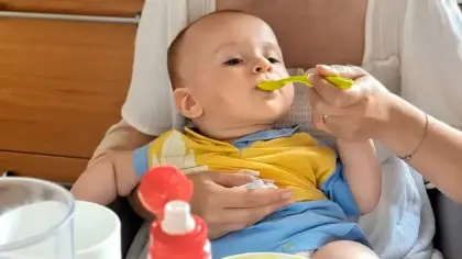 متى وكيف تبدأ إدخال الطعام للرضيع؟