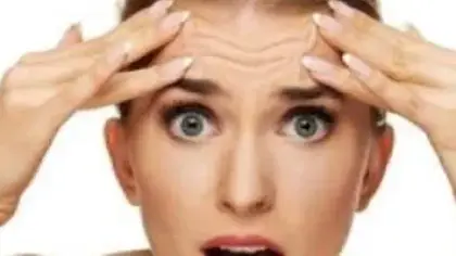 أخطاء يومية شائعة تزيد من تجاعيد البشرة
