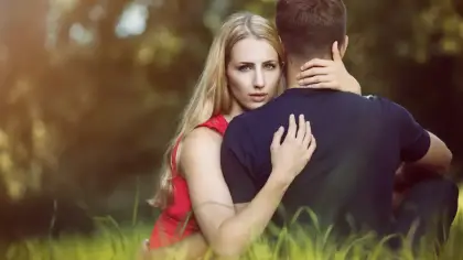 كيف تشكل الأفلام الإباحية سلوك المراهقين وتصرفاتهم؟