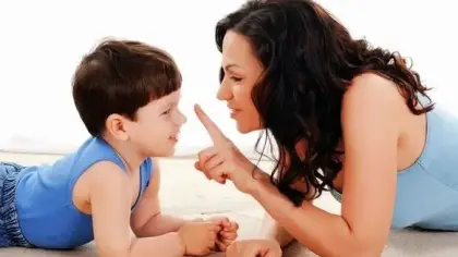 كيف تعلم طفلك الحفاظ على أسرار المنزل وخصوصيته؟