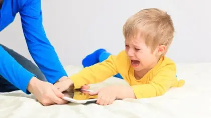 لماذا يلجأ الآباء والأمهات الجدد للمجموعات الإلكترونية لتربية أطفالهم؟