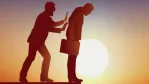 كيف تعرف الصديق الذي قد يغدر بك؟