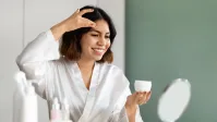 كيف تعتنين ببشرتك بعد الولادة لاستعادة نضارتها؟