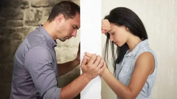 تفسير حلم الطلاق في المنام للعزباء والمتزوجة والرجل