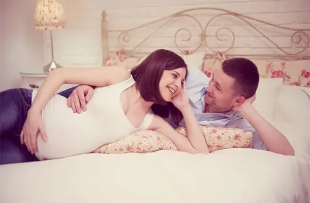 العلاقة الحميمة خلال الحمل: دليل شامل للأزواج