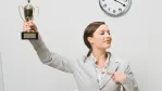 كيف تتعامل بحكمة مع من يدعون معرفة كل شيء؟
