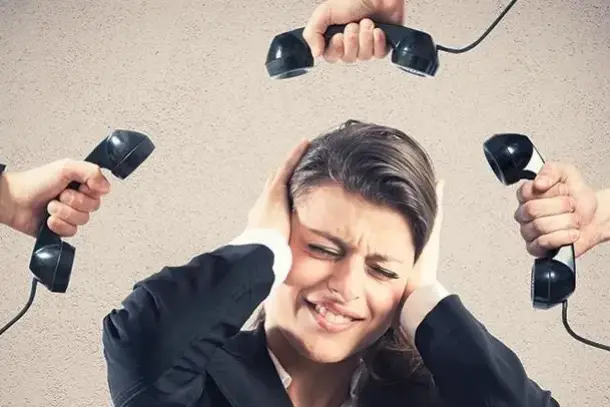 تعرف على استراتيجيات فعالة للتحكم في المكالمات الهاتفية المزعجة بالعمل، بدءًا من مراقبة المتصلين وصولًا إلى تخصيص أوقات…