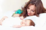 كيف تساعدين طفلك الرضيع على النوم بهدوء وراحة؟