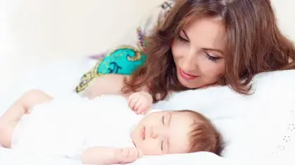دليل تنظيم نوم الطفل الرضيع وحل مشكلة الاستيقاظ المتكرر
