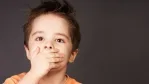 لماذا تضر بعض كلماتك أطفالك أكثر مما تنفع؟