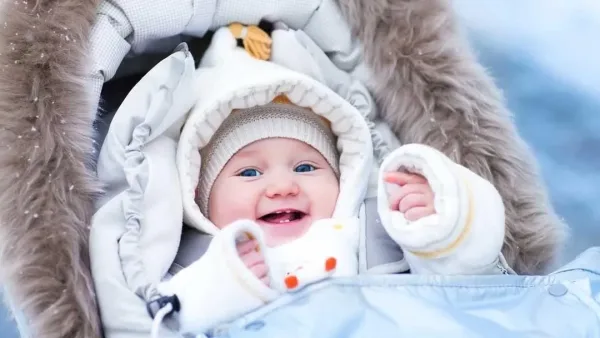 أخطاء شائعة في تدفئة الرضيع خلال الشتاء