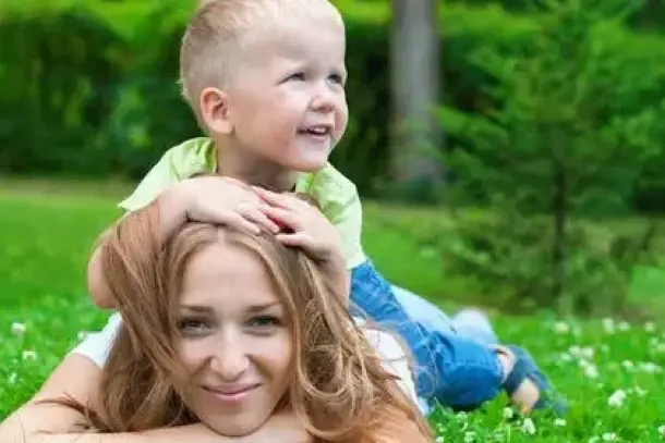 يكشف تدليل الطفل الزائد عن علامات سلوكية واضحة تؤثر سلباً على شخصيته وتنمية مهاراته الاجتماعية. تعرفي على هذه العلامات وطرق…
