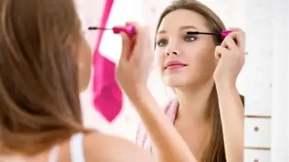 تفسير حلم وضع المكياج في المنام للمرأة