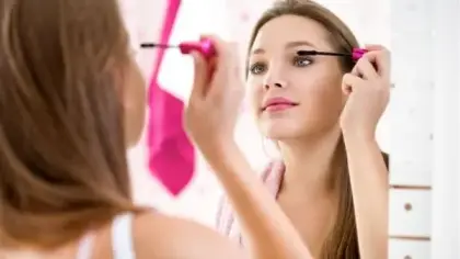 تفسير حلم وضع المكياج في المنام للمرأة