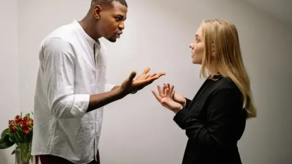 لماذا تتذمر الزوجة وكيف يمكن للزوجين حل المشكلة؟