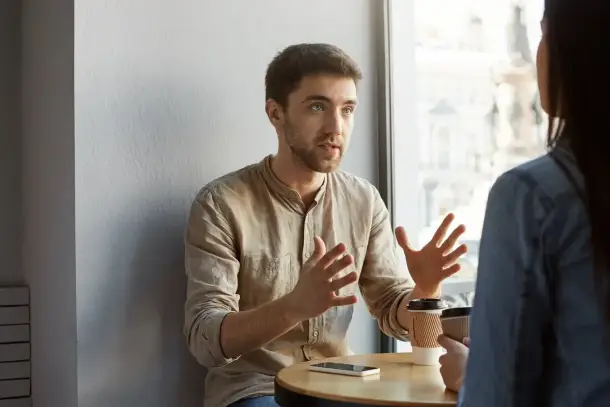 يواجه الإنسان في حياته اليومية أنواعًا مختلفة من النقد، سواء كان ذلك في بيئة العمل، العلاقات الاجتماعية، أو حتى داخل الأسر…