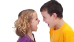 متى يصبح شجار الأشقاء عنفاً خطيراً على الصحة النفسية؟