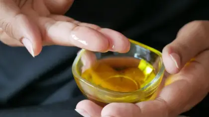فوائد زيت الزيتون للبشرة وهل يغني عن واقي الشمس؟