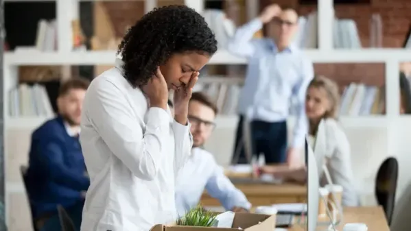 لماذا يتسبب ضغط العمل في المشاكل الزوجية والعائلية؟