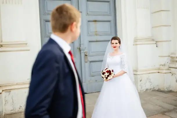 تعرف على معنى زواج الرجل المتزوج في المنام لابن سيرين، وما تحمله الرؤيا من بشارات بالرزق، والترقية المهنية، وسداد الديون…