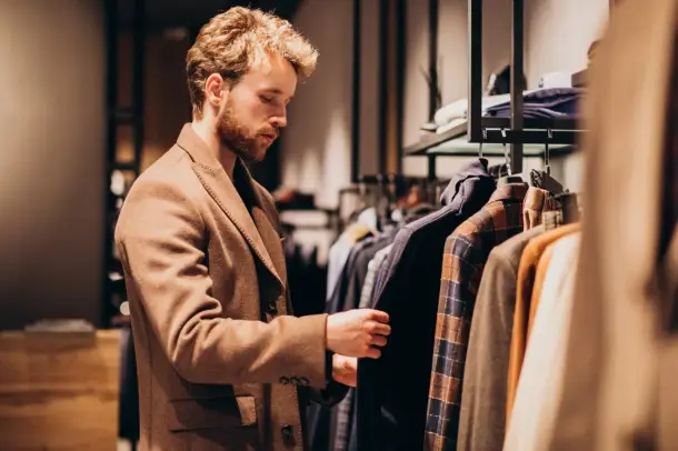 تعرف على تفسير حلم الملابس للرجل في المنام لابن سيرين، ودلالات الثياب الجديدة والقديمة وألوانها وخاماتها المختلفة وأثرها…