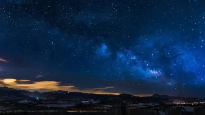 تفسير رؤية النجوم اللامعة في السماء في المنام