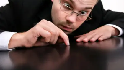 لماذا نستحضر أوجاعنا فجأة عند الحديث مع الآخرين؟