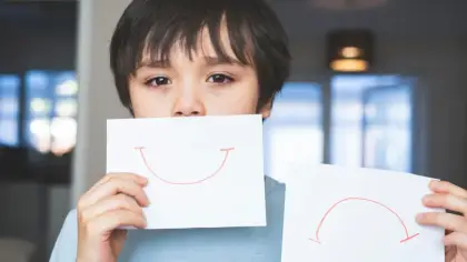 كيف يؤثر العنف الأسري والخلافات الوالدية على سلوك الأطفال وشخصيتهم؟