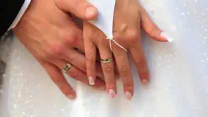 تفسير حلم زواج الزوج على زوجته ورسائله الدفينة