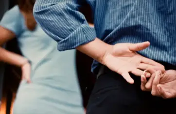 حلمت ان زوجي تزوج علي .. أهم الدلالات لزواج وخيانة الزوج في المنام للمتزوجة والحامل