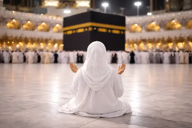 مشهد الكعبة المشرفة أثناء الطواف مع الحجر الأسود في المنام