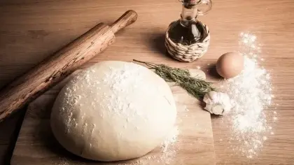 تفسير حلم العجين وعجنه وخبزه في المنام