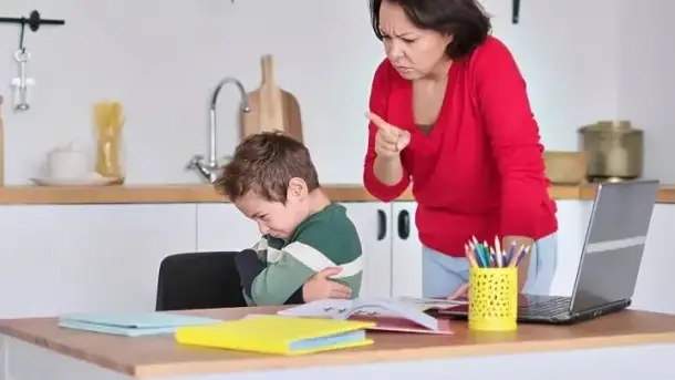 أخطاء تربوية تؤثر على الطفل