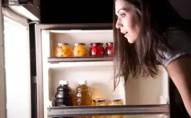 تفسير رؤية الأكل وتناول الطعام في المنام للرجل والمرأة