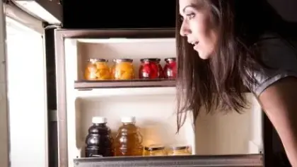 تفسير رؤية الأكل وتناول الطعام في المنام للرجل والمرأة