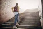 لماذا يصبح الحذاء المعتاد مؤلماً مع التقدم في العمر؟