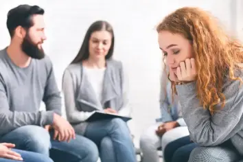 كيف تعرف أنك غير مرغوب فيك بين أصدقائك