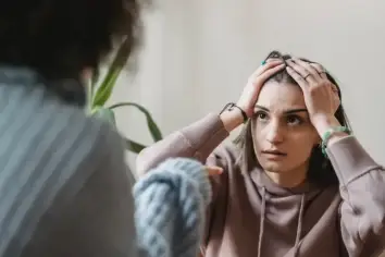 كيف تحمي نفسك من العدوى العاطفية وانتقال السلبية؟
