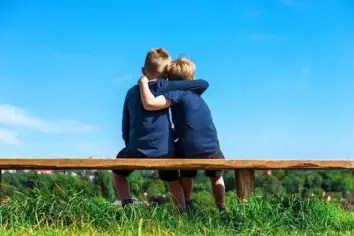 سبب تشابه تفكير الأصدقاء المقربين