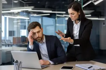 كيف تتعامل مع المدير الجديد وتتجنب الاستقالة المتسرعة