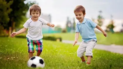 كيف يحمي اللعب في الهواء الطلق الصحة النفسية لطفلك؟