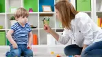 كيف أتعامل مع نوبات غضب طفلي باللعب
