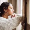 لماذا يسبب بقاء الزوج في المنزل طوال اليوم بعض التوتر الزوجي؟